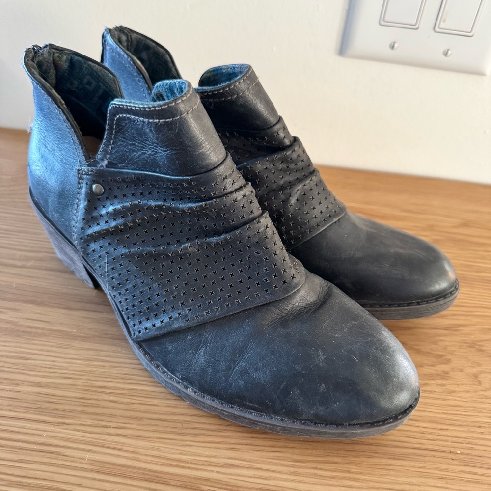 Earth Origins Textured Footwear